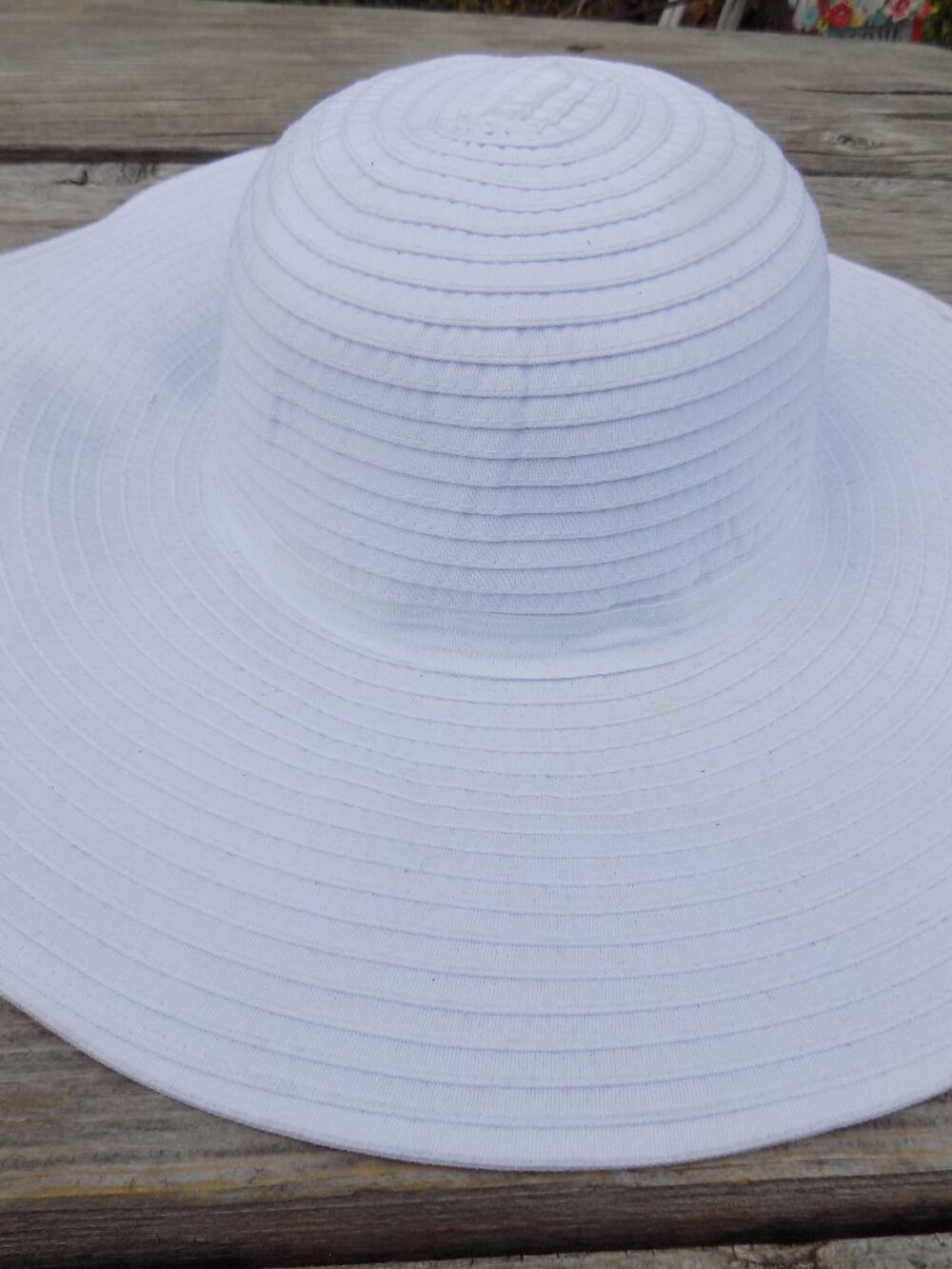 Straw Studios White Sunhat White With Draw Strings.